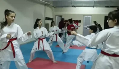 Ezel Ecrin Eren, Boğaziçi Karate Turnuvası’nda Altın Madalya Kazandı