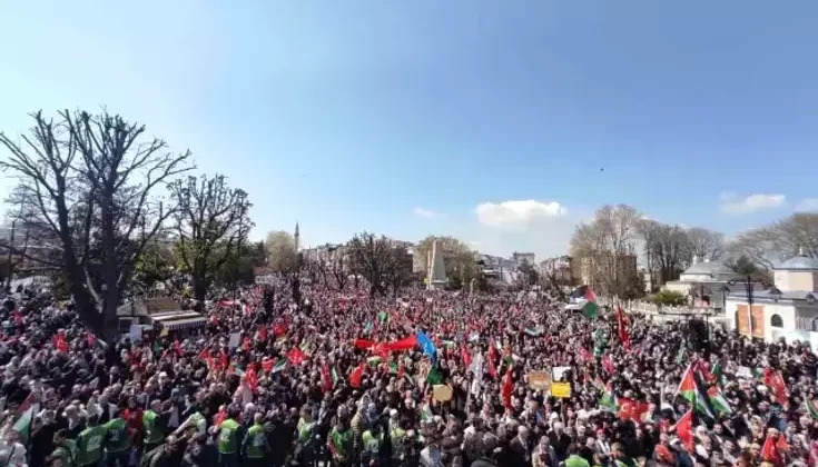İstanbul’da Filistin’e Destek Yürüyüşü Düzenlendi