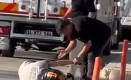 İzmir’de Trafik Kavgası: Motosikletli Yerde Tekmelendi
