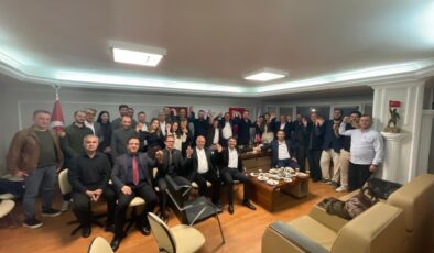 İzmir’de Maraşder güven tazeledi, Safa Narlı yeniden Başkan