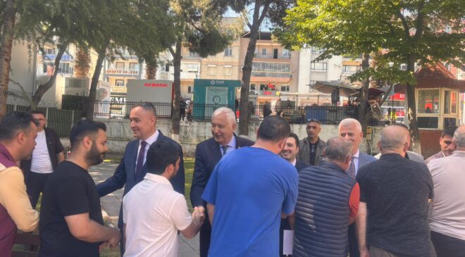 Kemalpaşa’da Geleneksel Bayramlaşma: Protokol ve Vatandaşlar Bir Araya Geldi