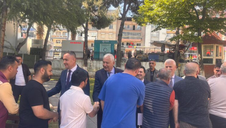 Kemalpaşa’da Geleneksel Bayramlaşma: Protokol ve Vatandaşlar Bir Araya Geldi