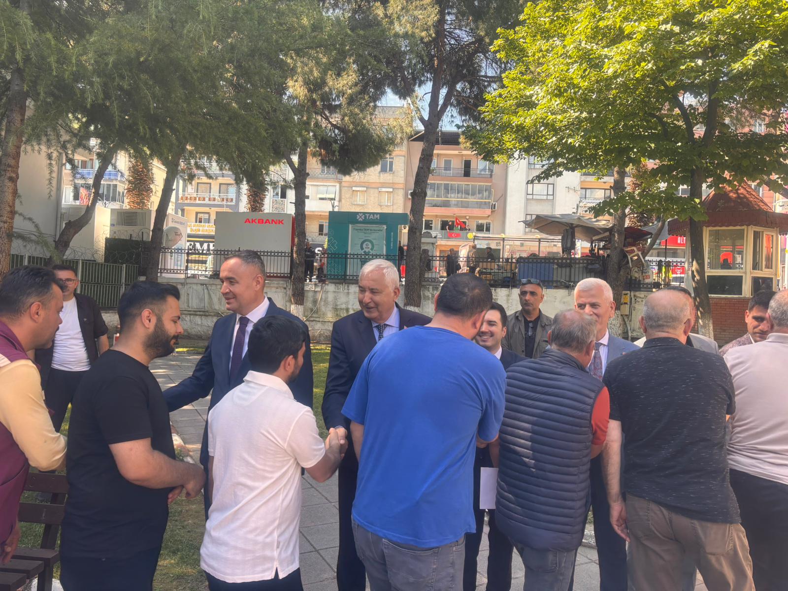 Kemalpaşa’da Geleneksel Bayramlaşma: Protokol ve Vatandaşlar Bir Araya Geldi